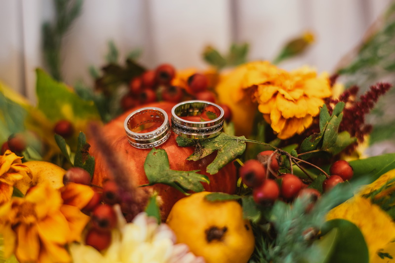 Кольца для невесты и жениха